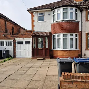 Holiday home Large Beautiful 3 Bed House In Of, Birmingham